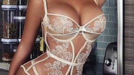 32EC025500000578-3527719-Anastasiya_says_that_the_modern_woman_must_be_valued_and_pretty_-m-35_1460014799105